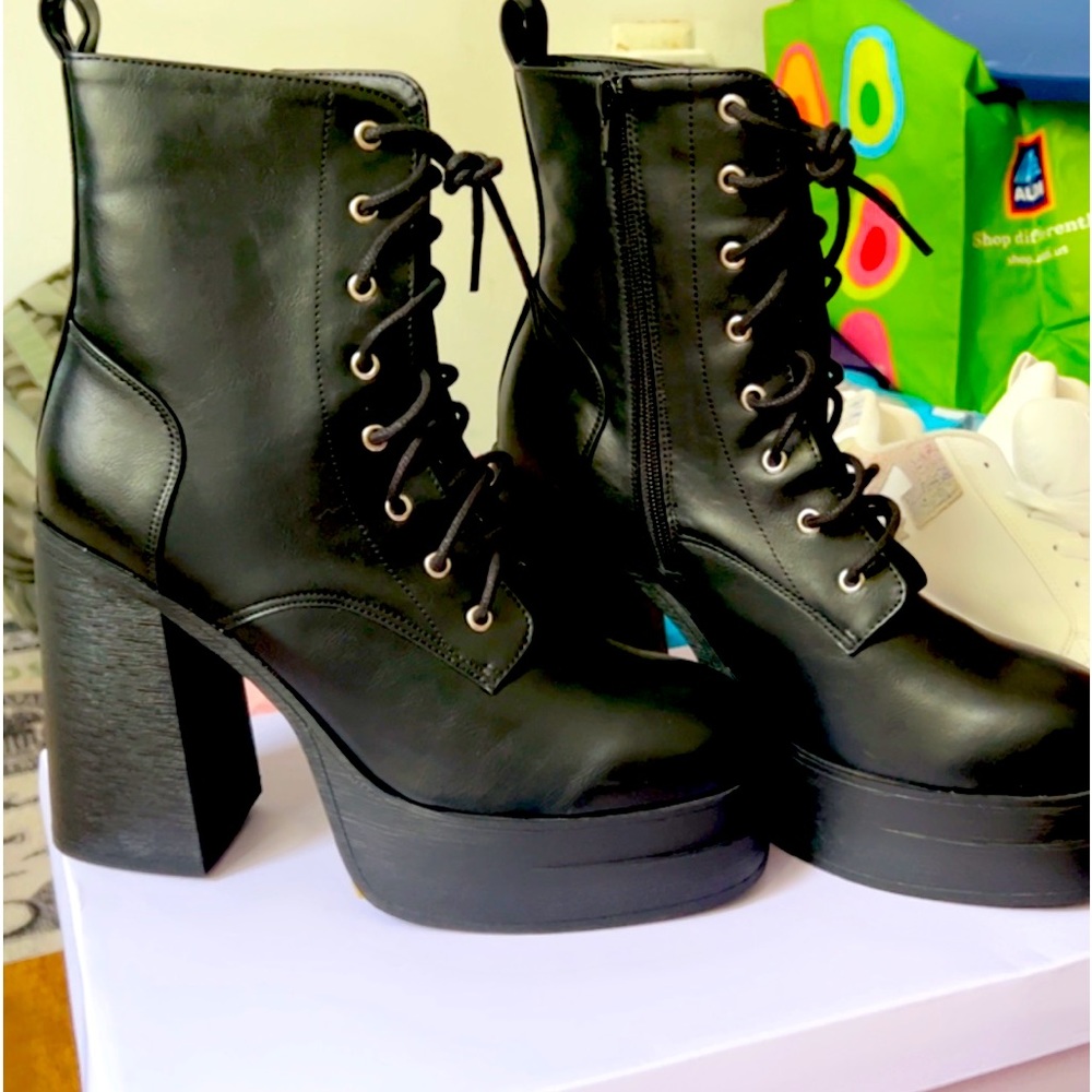 Chunky heel